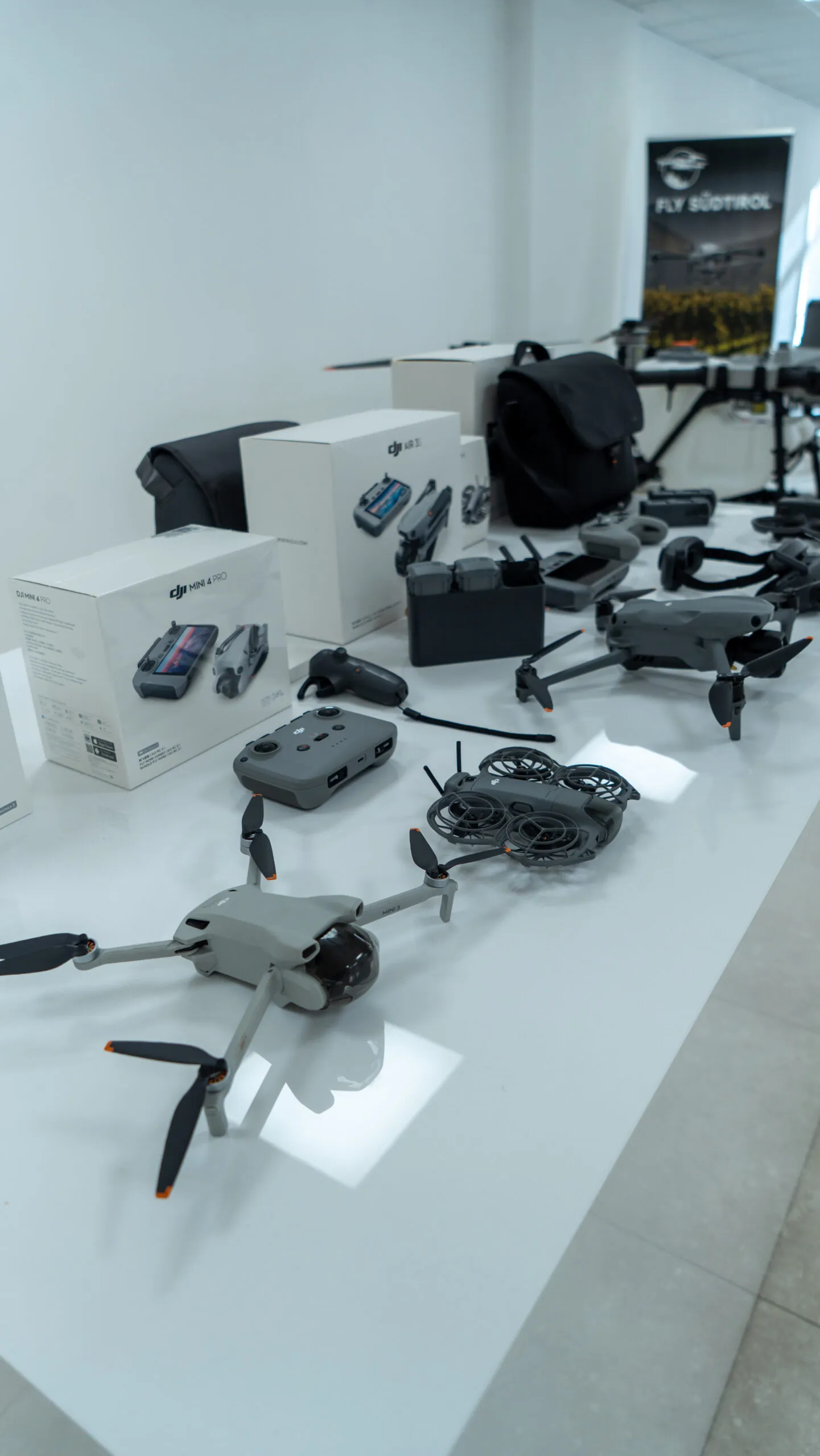 Drohnen im Fly Südtirol Showroom